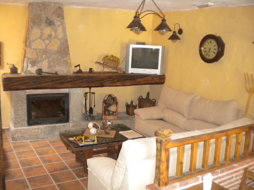Hostal Rural Las Cuatro Calles San Martín del Pimpollar Dış mekan fotoğraf