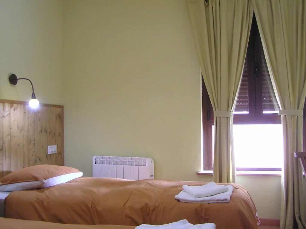 Hostal Rural Las Cuatro Calles San Martín del Pimpollar Dış mekan fotoğraf