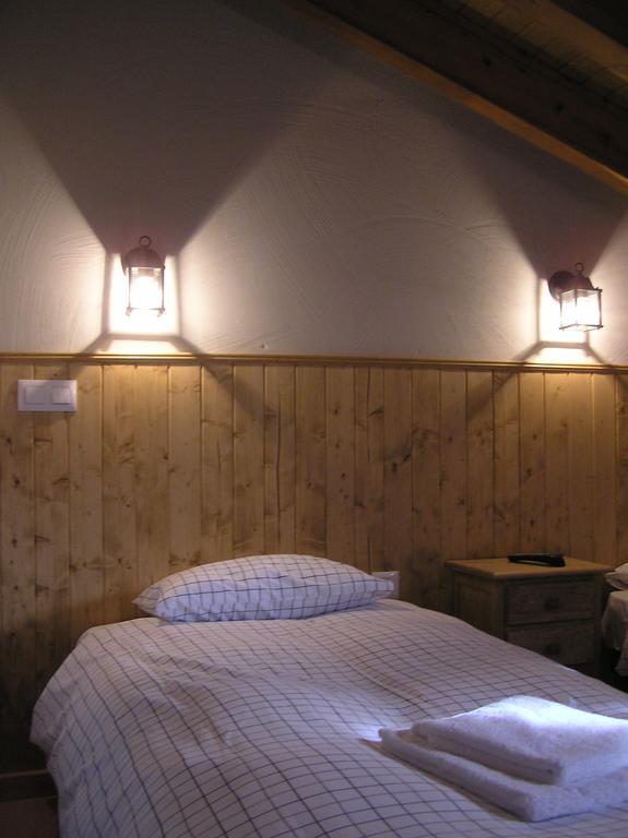 Hostal Rural Las Cuatro Calles San Martín del Pimpollar Dış mekan fotoğraf